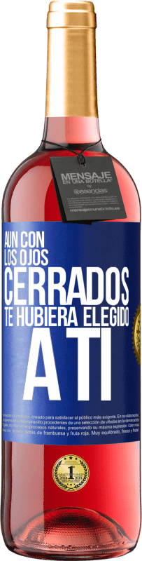 29,95 € Envío gratis | Vino Rosado Edición ROSÉ Aún con los ojos cerrados te hubiera elegido a ti Etiqueta Azul. Etiqueta personalizable Vino joven Cosecha 2024 Tempranillo