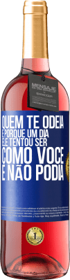 29,95 € Envio grátis | Vinho rosé Edição ROSÉ Quem te odeia é porque um dia ele tentou ser como você e não podia Etiqueta Azul. Etiqueta personalizável Vinho jovem Colheita 2024 Tempranillo