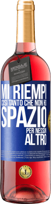 29,95 € Spedizione Gratuita | Vino rosato Edizione ROSÉ Mi riempi così tanto che non ho spazio per nessun altro Etichetta Blu. Etichetta personalizzabile Vino giovane Raccogliere 2023 Tempranillo