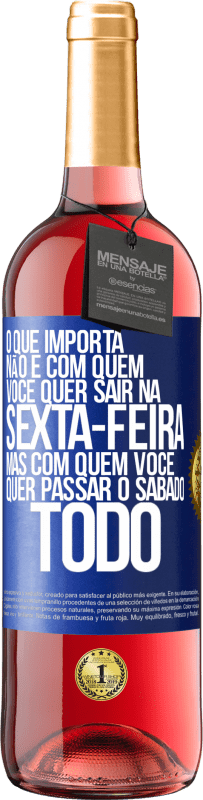 29,95 € Envio grátis | Vinho rosé Edição ROSÉ O que importa não é com quem você quer sair na sexta-feira, mas com quem você quer passar o sábado todo Etiqueta Azul. Etiqueta personalizável Vinho jovem Colheita 2024 Tempranillo