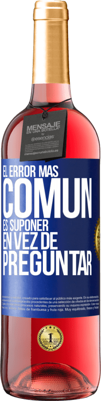 29,95 € Envío gratis | Vino Rosado Edición ROSÉ El error más común es suponer en vez de preguntar Etiqueta Azul. Etiqueta personalizable Vino joven Cosecha 2024 Tempranillo