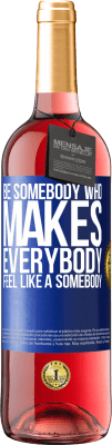 29,95 € Envío gratis | Vino Rosado Edición ROSÉ Be somebody who makes everybody feel like a somebody Etiqueta Azul. Etiqueta personalizable Vino joven Cosecha 2023 Tempranillo