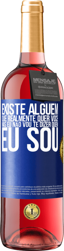 29,95 € Envio grátis | Vinho rosé Edição ROSÉ Existe alguém que realmente quer você, mas eu não vou te dizer quem eu sou Etiqueta Azul. Etiqueta personalizável Vinho jovem Colheita 2024 Tempranillo