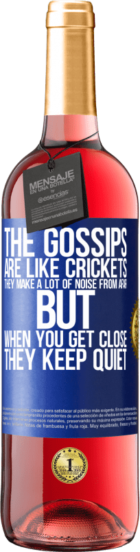 29,95 € Free Shipping | Rosé Wine ROSÉ Edition The gossips are like crickets, they make a lot of noise from afar, but when you get close they keep quiet Blue Label. Customizable label Young wine Harvest 2023 Tempranillo