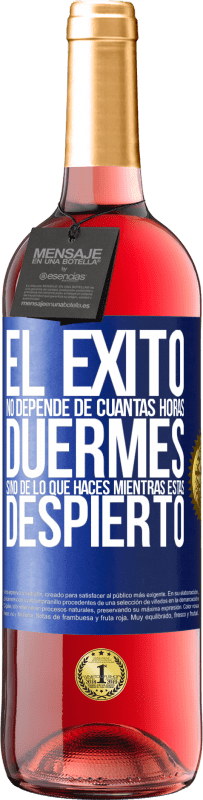 29,95 € Envío gratis | Vino Rosado Edición ROSÉ El éxito no depende de cuantas horas duermes, sino de lo que haces mientras estás despierto Etiqueta Azul. Etiqueta personalizable Vino joven Cosecha 2024 Tempranillo