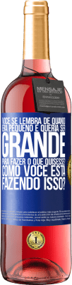 29,95 € Envio grátis | Vinho rosé Edição ROSÉ você se lembra de quando era pequeno e queria ser grande para fazer o que quisesse? Como você está fazendo isso? Etiqueta Azul. Etiqueta personalizável Vinho jovem Colheita 2024 Tempranillo