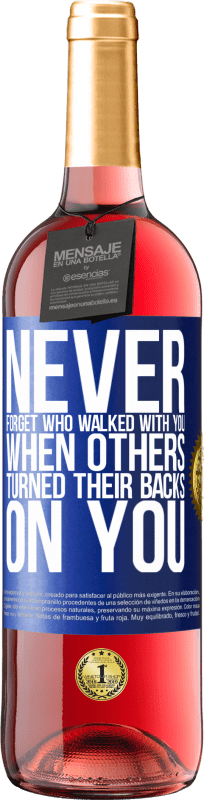 29,95 € Free Shipping | Rosé Wine ROSÉ Edition Never forget who walked with you when others turned their backs on you Blue Label. Customizable label Young wine Harvest 2023 Tempranillo