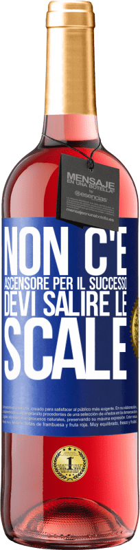 29,95 € Spedizione Gratuita | Vino rosato Edizione ROSÉ Non c'è ascensore per il successo. Devi salire le scale Etichetta Blu. Etichetta personalizzabile Vino giovane Raccogliere 2024 Tempranillo