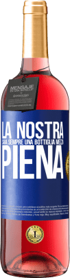 29,95 € Spedizione Gratuita | Vino rosato Edizione ROSÉ La nostra sarà sempre una bottiglia mezza piena Etichetta Blu. Etichetta personalizzabile Vino giovane Raccogliere 2023 Tempranillo