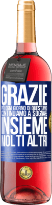 29,95 € Spedizione Gratuita | Vino rosato Edizione ROSÉ Grazie per ogni giorno di quest'anno. Continuiamo a sognare insieme molti altri Etichetta Blu. Etichetta personalizzabile Vino giovane Raccogliere 2024 Tempranillo