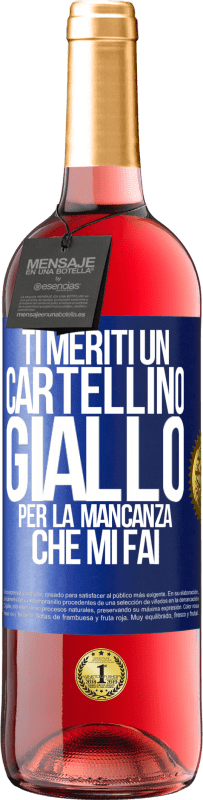 29,95 € Spedizione Gratuita | Vino rosato Edizione ROSÉ Ti meriti un cartellino giallo per la mancanza che mi fai Etichetta Blu. Etichetta personalizzabile Vino giovane Raccogliere 2024 Tempranillo