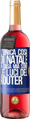 29,95 € Spedizione Gratuita | Vino rosato Edizione ROSÉ L'unica cosa di Natale in casa mia sono le luci del router Etichetta Blu. Etichetta personalizzabile Vino giovane Raccogliere 2025 Tempranillo