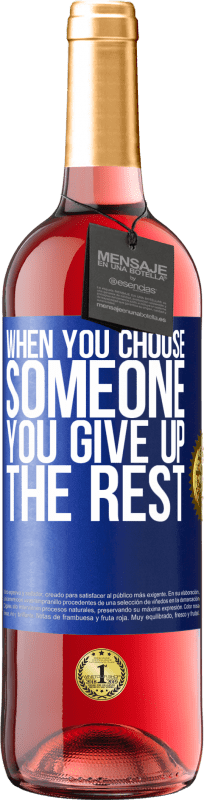 29,95 € Free Shipping | Rosé Wine ROSÉ Edition When you choose someone you give up the rest Blue Label. Customizable label Young wine Harvest 2023 Tempranillo