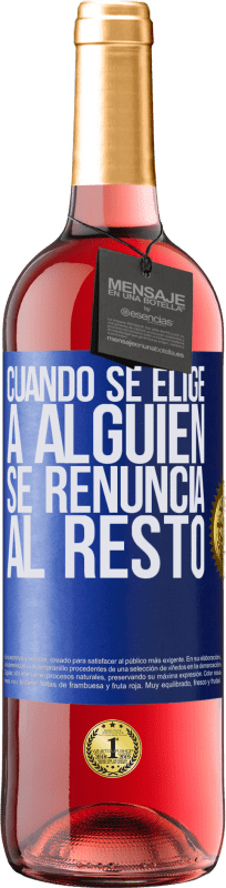 29,95 € Envío gratis | Vino Rosado Edición ROSÉ Cuando se elige a alguien se renuncia al resto Etiqueta Azul. Etiqueta personalizable Vino joven Cosecha 2024 Tempranillo