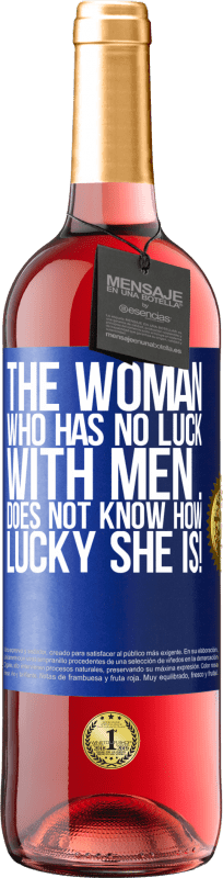 29,95 € Бесплатная доставка | Розовое вино Издание ROSÉ Женщина, которой не везет с мужчинами ... не знает, как ей повезло! Синяя метка. Настраиваемая этикетка Молодое вино Урожай 2023 Tempranillo