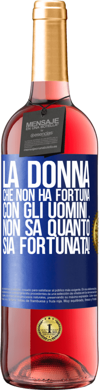 29,95 € Spedizione Gratuita | Vino rosato Edizione ROSÉ La donna che non ha fortuna con gli uomini ... non sa quanto sia fortunata! Etichetta Blu. Etichetta personalizzabile Vino giovane Raccogliere 2024 Tempranillo