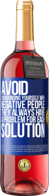29,95 € Free Shipping | Rosé Wine ROSÉ Edition Avoid surrounding yourself with negative people. They always have a problem for each solution Blue Label. Customizable label Young wine Harvest 2025 Tempranillo