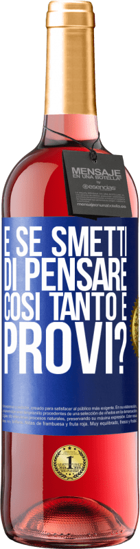 29,95 € Spedizione Gratuita | Vino rosato Edizione ROSÉ e se smetti di pensare così tanto e provi? Etichetta Blu. Etichetta personalizzabile Vino giovane Raccogliere 2024 Tempranillo