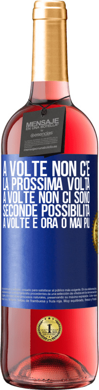 29,95 € Spedizione Gratuita | Vino rosato Edizione ROSÉ A volte non c'è la prossima volta. A volte non ci sono seconde possibilità. A volte è ora o mai più Etichetta Blu. Etichetta personalizzabile Vino giovane Raccogliere 2024 Tempranillo