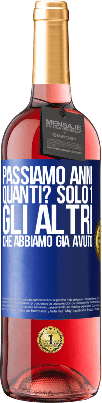 29,95 € Spedizione Gratuita | Vino rosato Edizione ROSÉ Passiamo anni. Quanti? solo 1. Gli altri che abbiamo già avuto Etichetta Blu. Etichetta personalizzabile Vino giovane Raccogliere 2024 Tempranillo