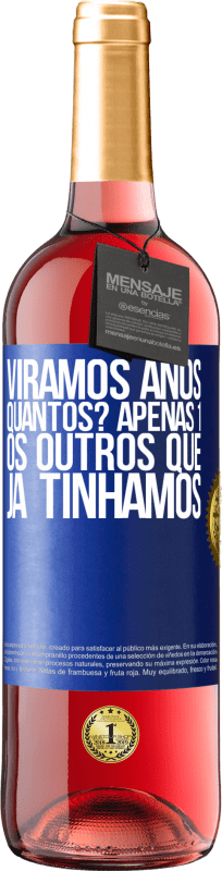 29,95 € Envio grátis | Vinho rosé Edição ROSÉ Viramos anos. Quantos? apenas 1. Os outros que já tínhamos Etiqueta Azul. Etiqueta personalizável Vinho jovem Colheita 2024 Tempranillo