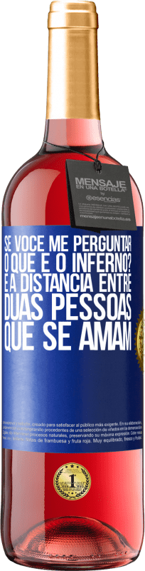 29,95 € Envio grátis | Vinho rosé Edição ROSÉ Se você me perguntar, o que é o inferno? É a distância entre duas pessoas que se amam Etiqueta Azul. Etiqueta personalizável Vinho jovem Colheita 2024 Tempranillo