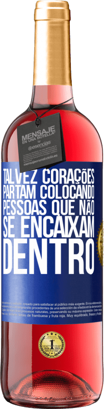 29,95 € Envio grátis | Vinho rosé Edição ROSÉ Talvez corações partam colocando pessoas que não se encaixam dentro Etiqueta Azul. Etiqueta personalizável Vinho jovem Colheita 2024 Tempranillo