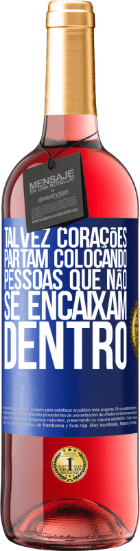 29,95 € Envio grátis | Vinho rosé Edição ROSÉ Talvez corações partam colocando pessoas que não se encaixam dentro Etiqueta Azul. Etiqueta personalizável Vinho jovem Colheita 2025 Tempranillo