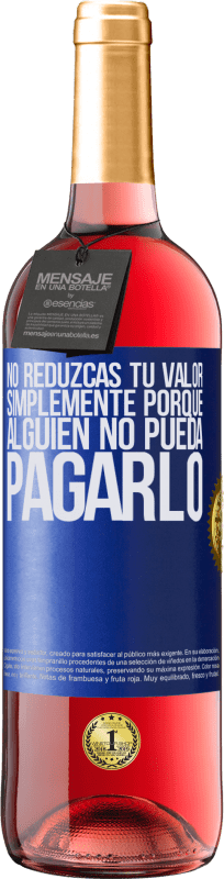 29,95 € Envío gratis | Vino Rosado Edición ROSÉ No reduzcas tu valor simplemente porque alguien no pueda pagarlo Etiqueta Azul. Etiqueta personalizable Vino joven Cosecha 2024 Tempranillo