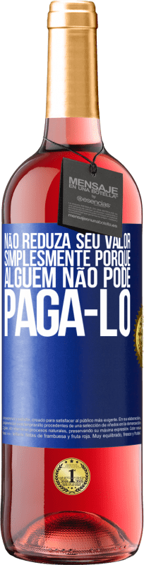 29,95 € Envio grátis | Vinho rosé Edição ROSÉ Não reduza seu valor simplesmente porque alguém não pode pagá-lo Etiqueta Azul. Etiqueta personalizável Vinho jovem Colheita 2024 Tempranillo