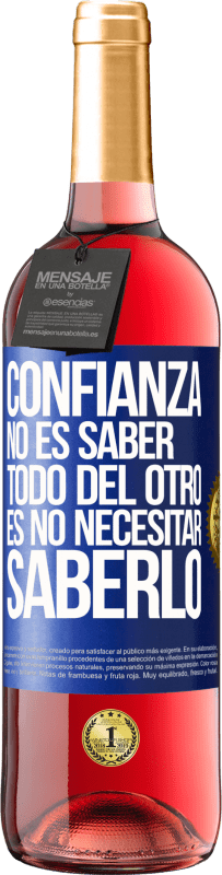 29,95 € Envío gratis | Vino Rosado Edición ROSÉ Confianza no es saber todo del otro. Es no necesitar saberlo Etiqueta Azul. Etiqueta personalizable Vino joven Cosecha 2024 Tempranillo