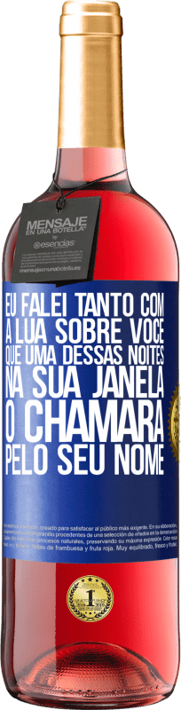 29,95 € Envio grátis | Vinho rosé Edição ROSÉ Eu falei tanto com a Lua sobre você que uma dessas noites na sua janela o chamará pelo seu nome Etiqueta Azul. Etiqueta personalizável Vinho jovem Colheita 2024 Tempranillo