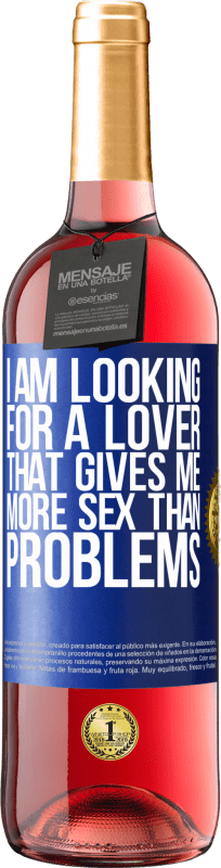 29,95 € Бесплатная доставка | Розовое вино Издание ROSÉ Я ищу любовника, который дает мне больше секса, чем проблем Синяя метка. Настраиваемая этикетка Молодое вино Урожай 2023 Tempranillo