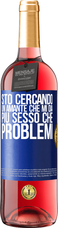 29,95 € Spedizione Gratuita | Vino rosato Edizione ROSÉ Sto cercando un amante che mi dia più sesso che problemi Etichetta Blu. Etichetta personalizzabile Vino giovane Raccogliere 2024 Tempranillo