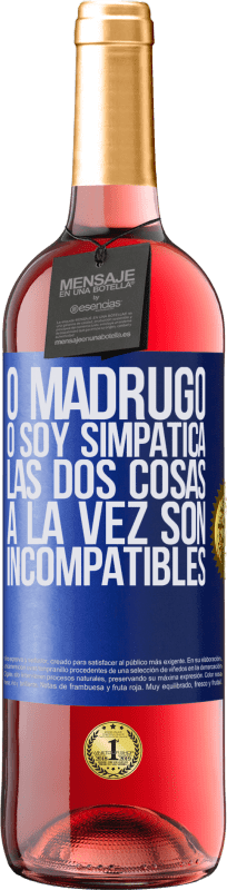 29,95 € Envío gratis | Vino Rosado Edición ROSÉ O madrugo o soy simpática, las dos cosas a la vez son incompatibles Etiqueta Azul. Etiqueta personalizable Vino joven Cosecha 2024 Tempranillo