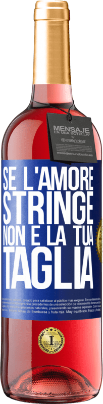 29,95 € Spedizione Gratuita | Vino rosato Edizione ROSÉ Se l'amore stringe, non è la tua taglia Etichetta Blu. Etichetta personalizzabile Vino giovane Raccogliere 2024 Tempranillo