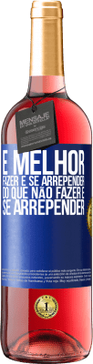 29,95 € Envio grátis | Vinho rosé Edição ROSÉ É melhor fazer e se arrepender do que não fazer e se arrepender Etiqueta Azul. Etiqueta personalizável Vinho jovem Colheita 2024 Tempranillo