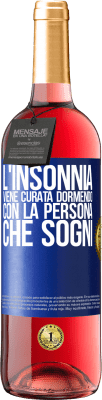 29,95 € Spedizione Gratuita | Vino rosato Edizione ROSÉ L'insonnia viene curata dormendo con la persona che sogni Etichetta Blu. Etichetta personalizzabile Vino giovane Raccogliere 2024 Tempranillo