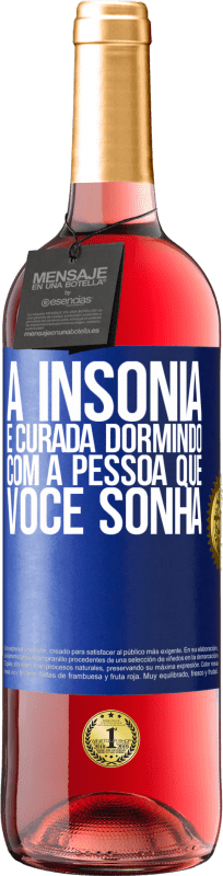 29,95 € Envio grátis | Vinho rosé Edição ROSÉ A insônia é curada dormindo com a pessoa que você sonha Etiqueta Azul. Etiqueta personalizável Vinho jovem Colheita 2024 Tempranillo