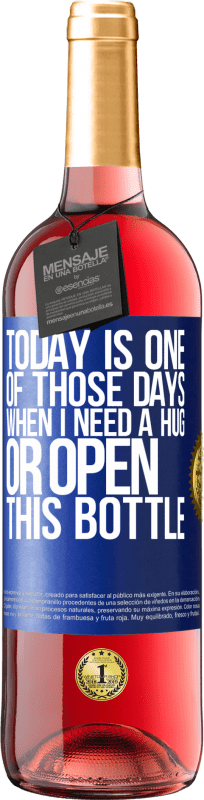 29,95 € 免费送货 | 桃红葡萄酒 ROSÉ版 今天是我需要拥抱或打开瓶子的日子之一 蓝色标签. 可自定义的标签 青年酒 收成 2023 Tempranillo