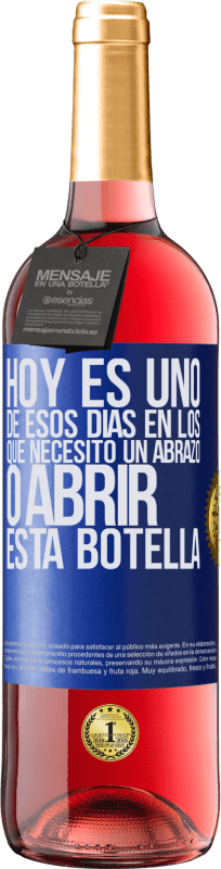 29,95 € Envío gratis | Vino Rosado Edición ROSÉ Hoy es uno de esos días en los que necesito un abrazo, o abrir esta botella Etiqueta Azul. Etiqueta personalizable Vino joven Cosecha 2024 Tempranillo