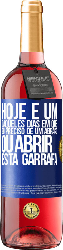 29,95 € Envio grátis | Vinho rosé Edição ROSÉ Hoje é um daqueles dias em que eu preciso de um abraço, ou abrir esta garrafa Etiqueta Azul. Etiqueta personalizável Vinho jovem Colheita 2024 Tempranillo