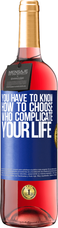 29,95 € 免费送货 | 桃红葡萄酒 ROSÉ版 您必须知道如何选择使您的生活复杂化的人 蓝色标签. 可自定义的标签 青年酒 收成 2023 Tempranillo