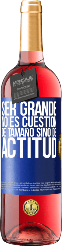 29,95 € Envío gratis | Vino Rosado Edición ROSÉ Ser grande no es cuestión de tamaño, sino de actitud Etiqueta Azul. Etiqueta personalizable Vino joven Cosecha 2024 Tempranillo