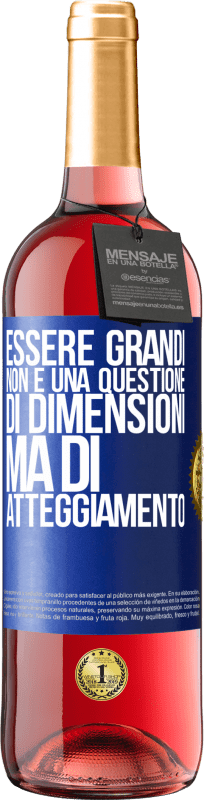 29,95 € Spedizione Gratuita | Vino rosato Edizione ROSÉ Essere grandi non è una questione di dimensioni, ma di atteggiamento Etichetta Blu. Etichetta personalizzabile Vino giovane Raccogliere 2024 Tempranillo