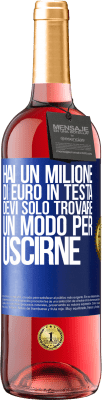 29,95 € Spedizione Gratuita | Vino rosato Edizione ROSÉ Hai un milione di euro in testa. Devi solo trovare un modo per uscirne Etichetta Blu. Etichetta personalizzabile Vino giovane Raccogliere 2024 Tempranillo