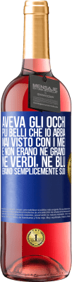 29,95 € Spedizione Gratuita | Vino rosato Edizione ROSÉ Aveva gli occhi più belli che io abbia mai visto con i miei. E non erano né grandi, né verdi, né blu. Erano semplicemente Etichetta Blu. Etichetta personalizzabile Vino giovane Raccogliere 2024 Tempranillo