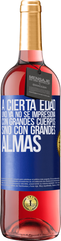 29,95 € Envío gratis | Vino Rosado Edición ROSÉ A cierta edad uno ya no se impresiona con grandes cuerpos, sino con grandes almas Etiqueta Azul. Etiqueta personalizable Vino joven Cosecha 2025 Tempranillo