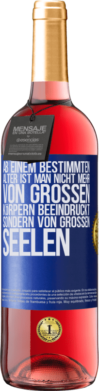 29,95 € Kostenloser Versand | Roséwein ROSÉ Ausgabe Ab einem bestimmten Alter ist man nicht mehr von großen Körpern beeindruckt, sondern von großen Seelen Blaue Markierung. Anpassbares Etikett Junger Wein Ernte 2024 Tempranillo