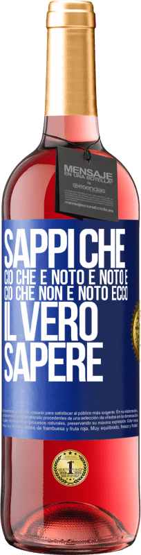 29,95 € Spedizione Gratuita | Vino rosato Edizione ROSÉ Sappi che ciò che è noto è noto e ciò che non è noto ecco il vero sapere Etichetta Blu. Etichetta personalizzabile Vino giovane Raccogliere 2025 Tempranillo
